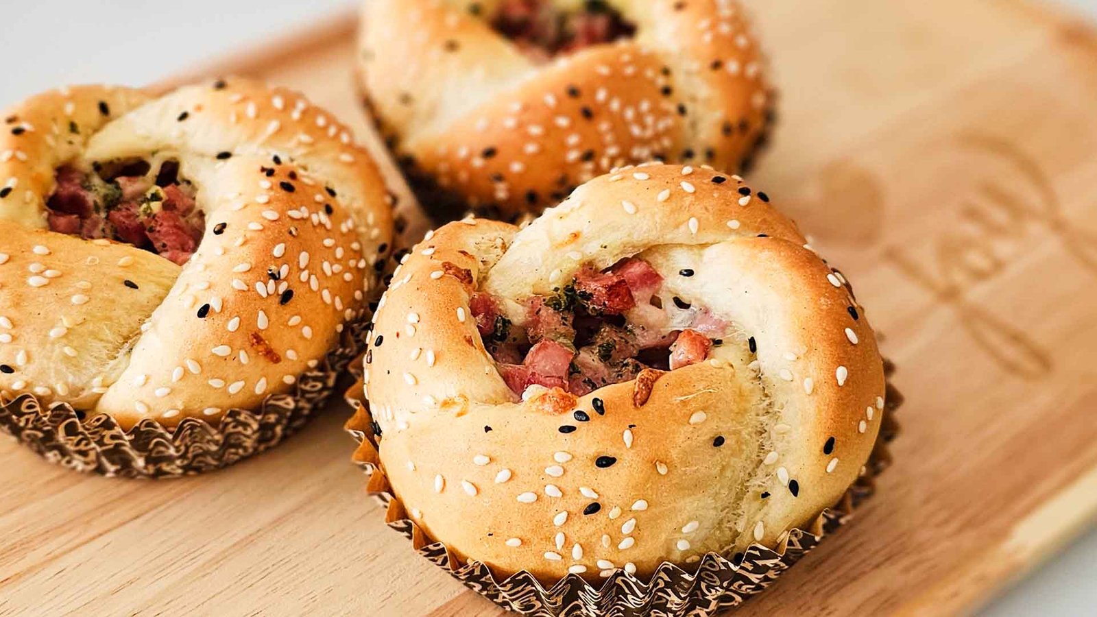 Ham Mozzarella Bread Rolls